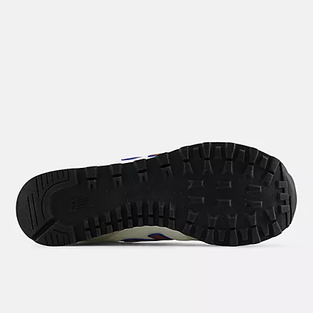 New Balance 515 v3 sneakers outsole in black rubber with rugged tread pattern, bottom view.