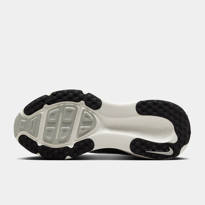 Nike Air Zoom Vomero 18 running shoes outsole with rubber tread pattern in black and white, bottom view.