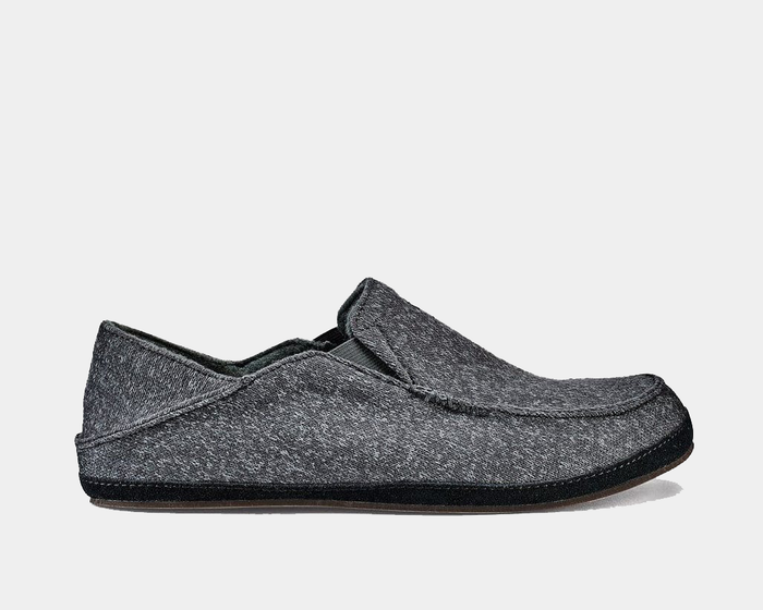 OluKai Moloa Hulu shoes in dark gray textured fabric with wool blend upper and collapsible heel, side view.