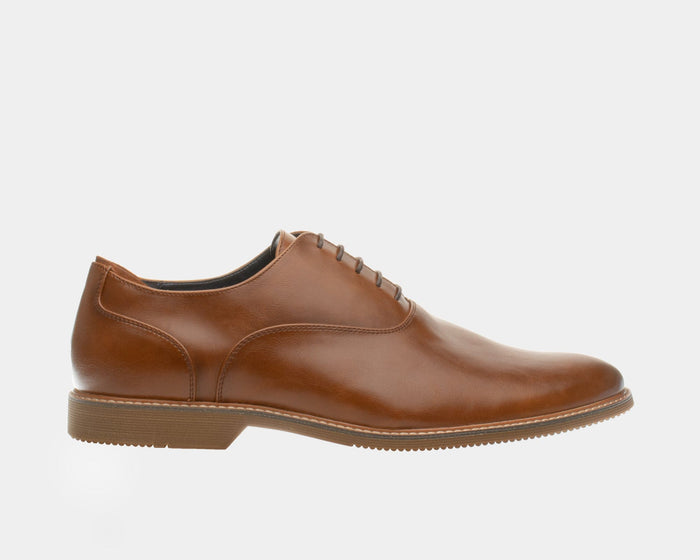 Steve Madden Nunan Plain Toe Oxford shoes in tan brown leather with sleek design and tonal stitching, side view.