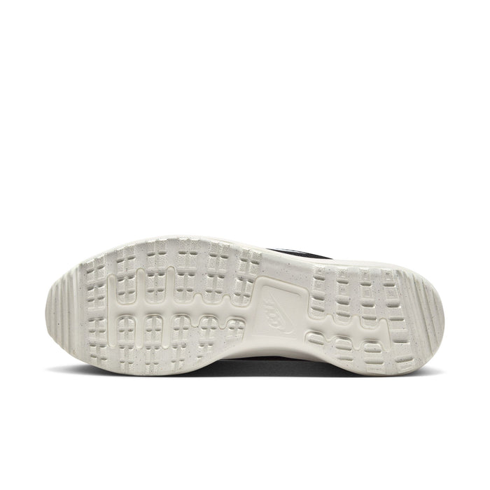 Nike Roshe Golf Next Nature golf shoe outsole in white with traction pattern and Nike logo detailing, sole/bottom view.