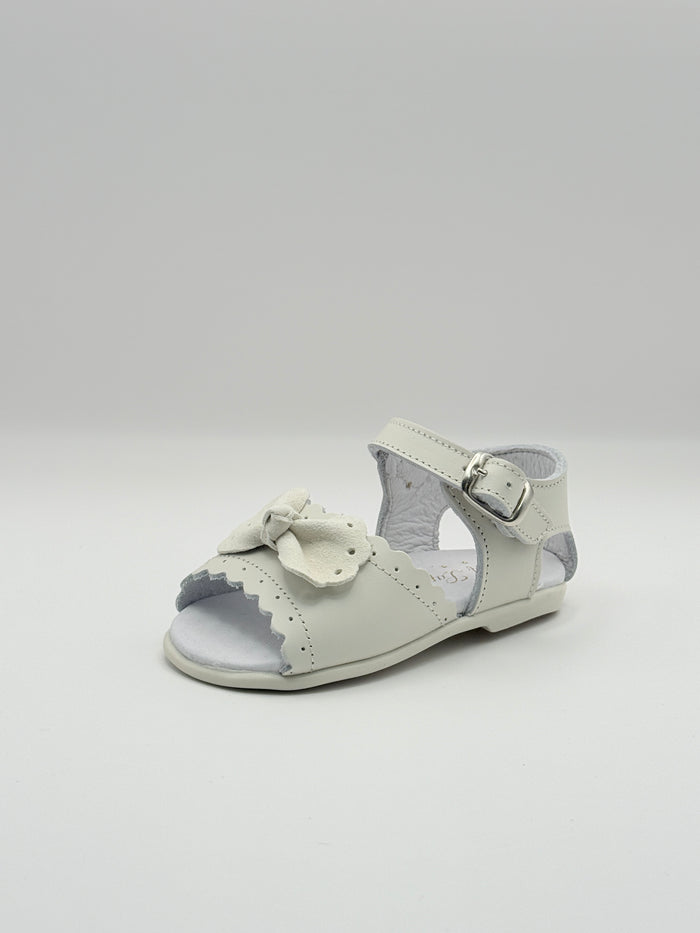 Sandal Scalloped Bow Porcelain