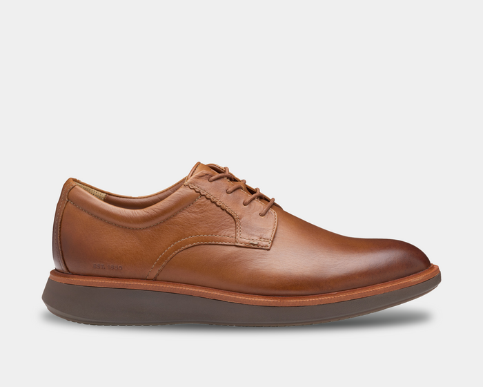 Johnston & Murphy XC+ Parker leather oxford shoes in tan with lightweight sole, side view.